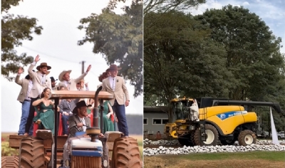 Casamento agro tem entrada de noiva em colheitadeira e noivo com padrinhos em trator em MT