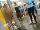Mulher fica nua em banco no Guaruj ao ser barrada na porta giratria