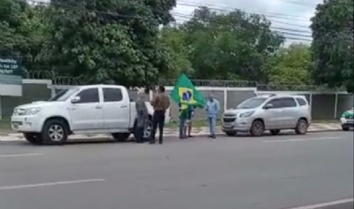 Bolsonaristas comeam concentrao na avenida do CPA e devem fazer carreata at VG