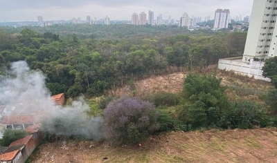 Homem  flagrado ateando fogo em terreno baldio prximo ao Parque Me Bonifcia