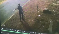 Vdeo flagra empresrio atirando na direo de morador de rua; veja